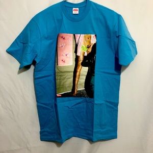 Supreme Model Tee S logo